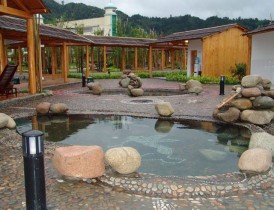 钢木垃圾箱与温泉景区的经典生态搭配