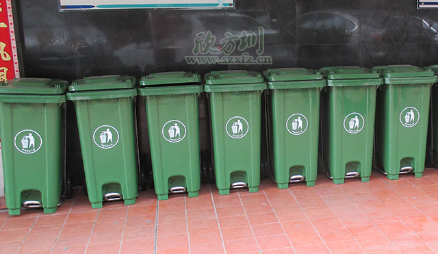 轮式塑料垃圾箱